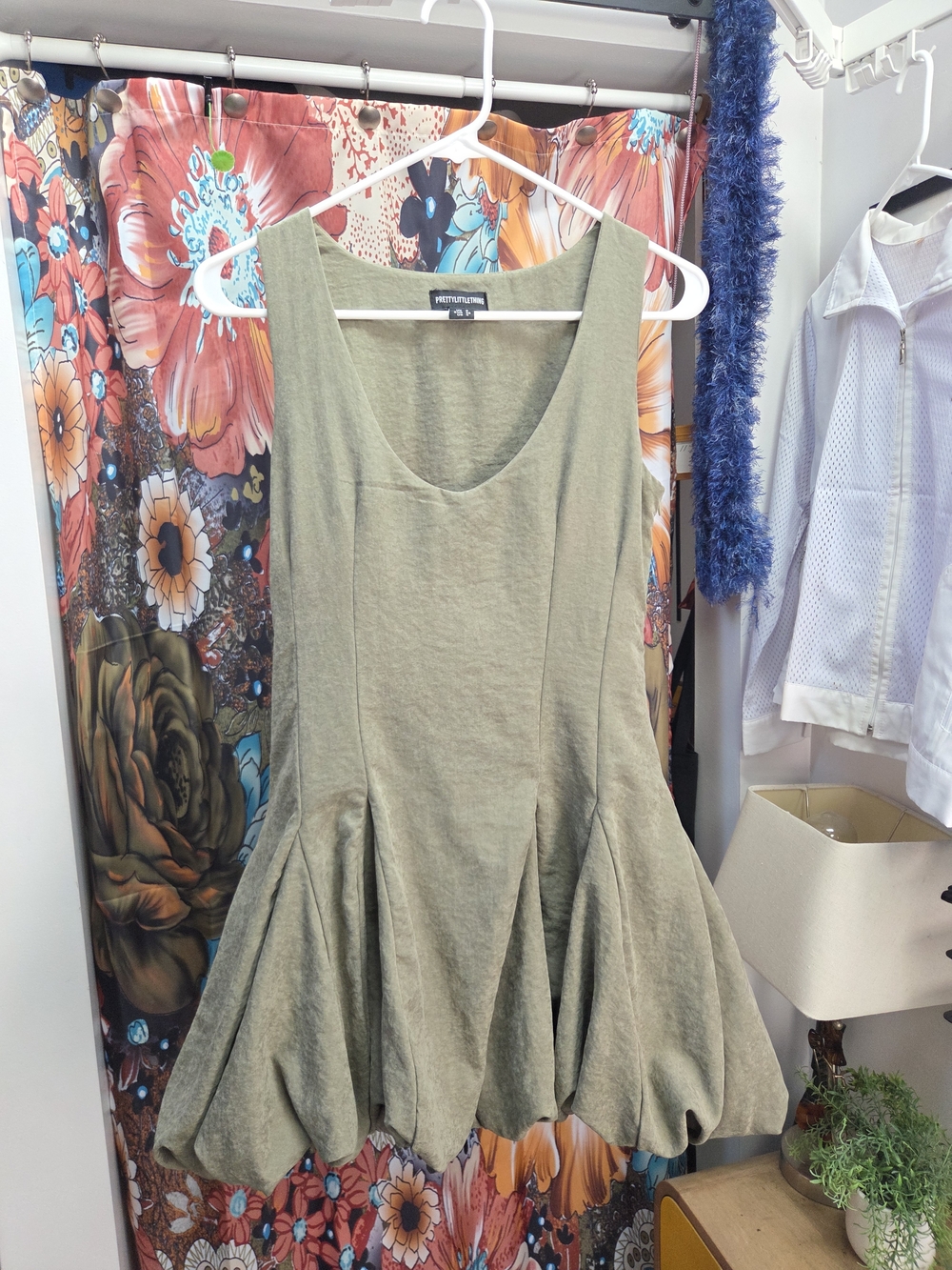 PrettyLittleThing Olive Scoop Neck Bubble-Hem Mini Dress (4)